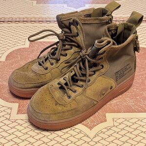 Nike SF AF-1 MID
URBAN UTILITY Olive Green
